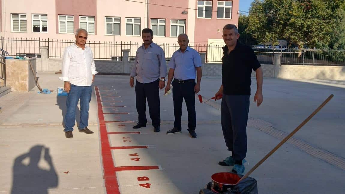 Öğrenci sıra çizgileri ve  Oyun çizgileri çizildi.
